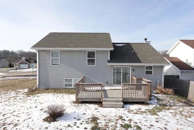 $2,395 | 2140 Maxine Lane, Rockford, IL 61102