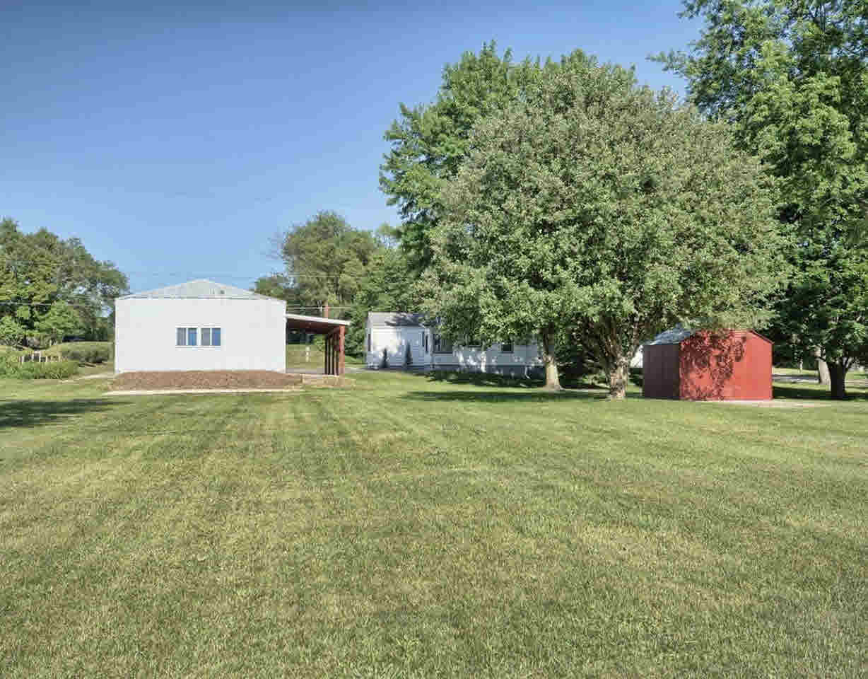 3070 South Center Road Burton, MI 48519 - Photo 11 of 25 21305718-10.JPG