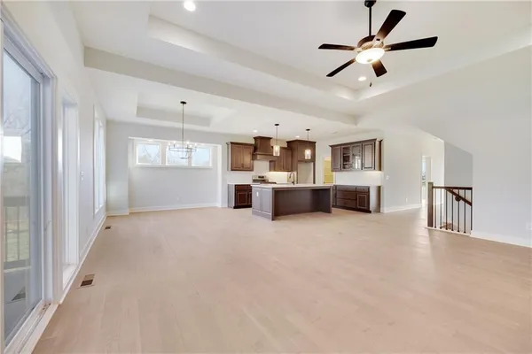 $569,900 | 300 Southwest Hawthorne Court, Blue Springs, MO 64064