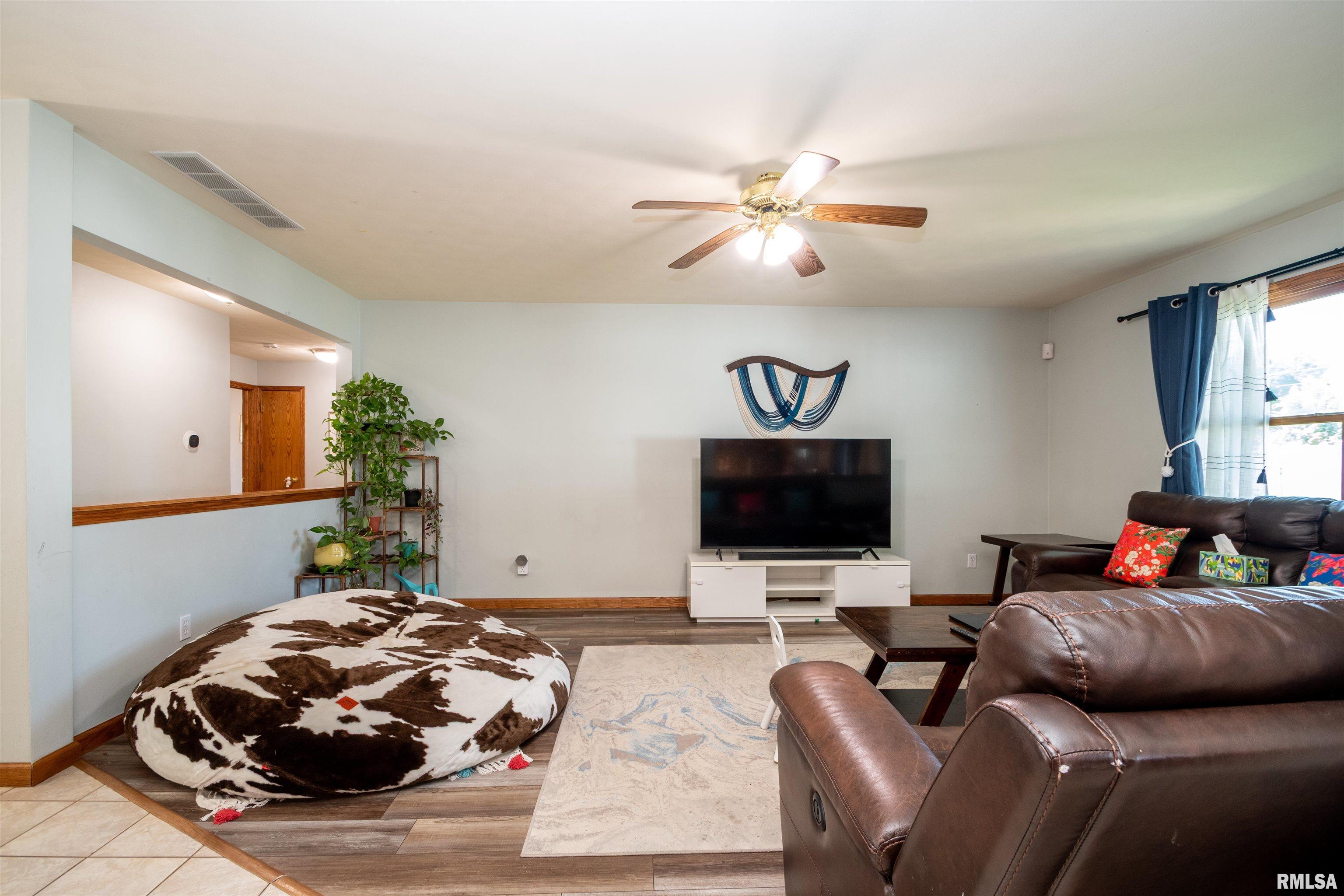 1011 South Johanson Road Peoria, IL 61607 - Photo 7 of 36 Gallery Image 7