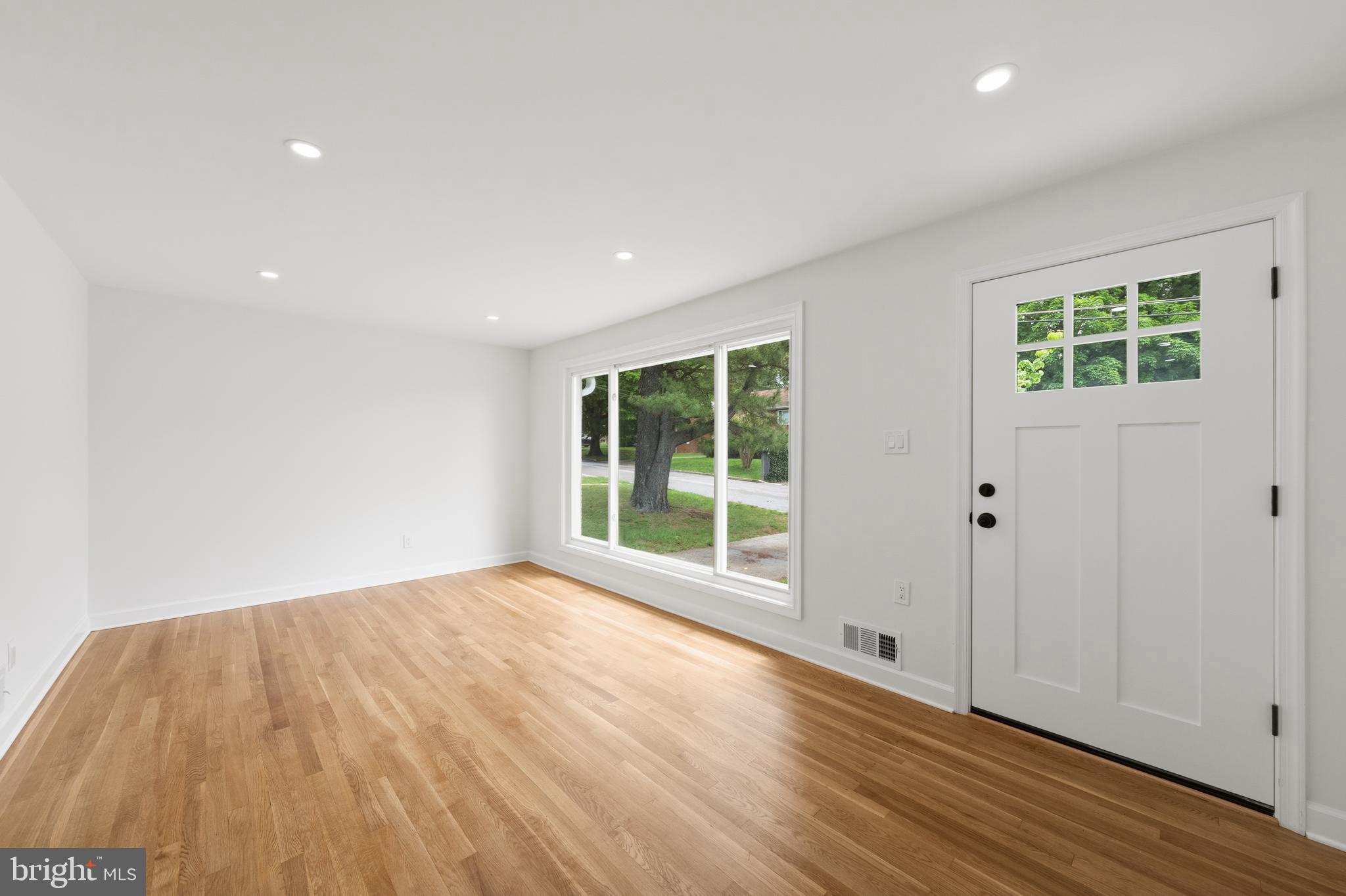 9912 Grayson Avenue Silver Spring, MD 20901 - Photo 3 of 25