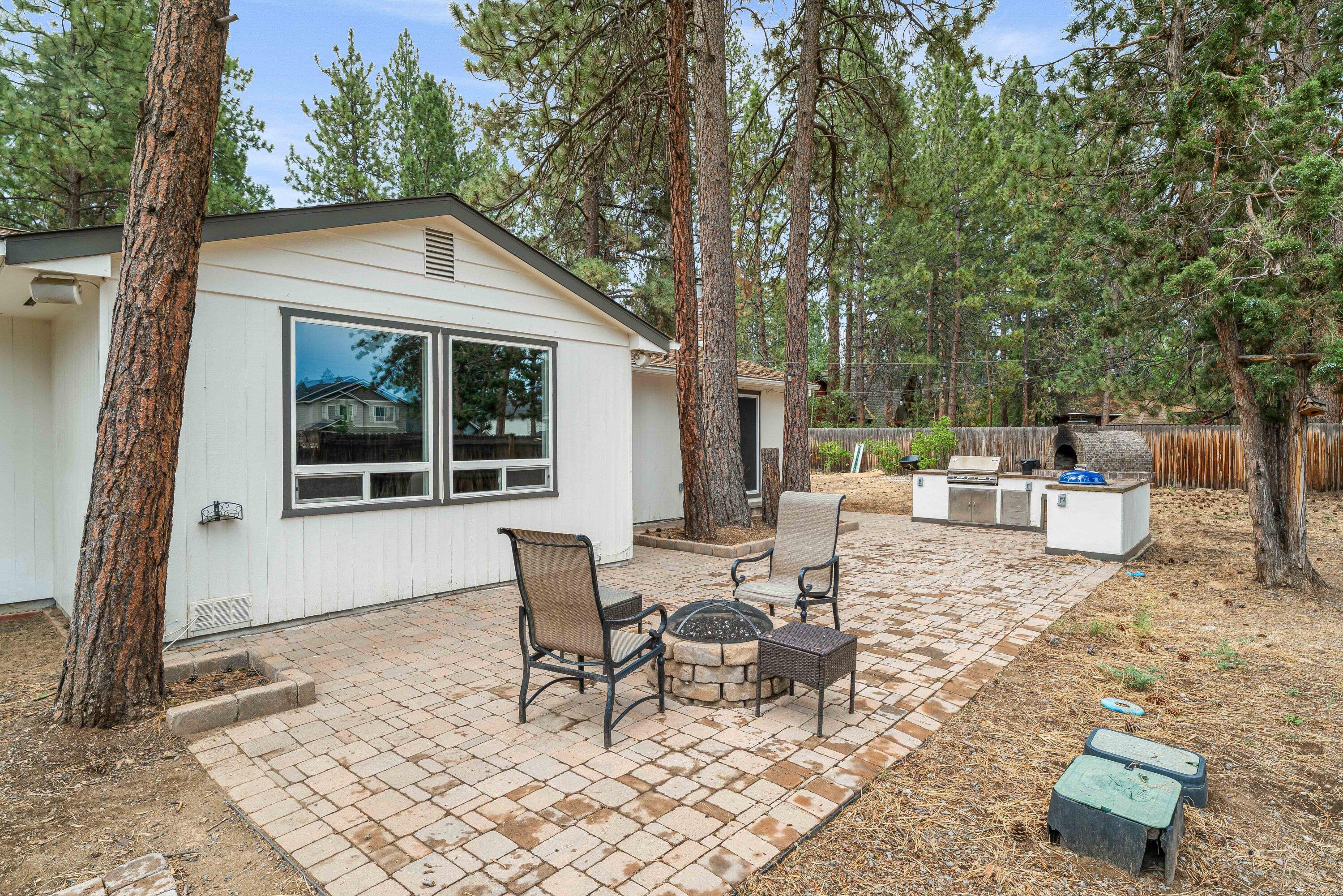 60889 Parrell Road Bend, OR 97702 - Photo 26 of 35 33-New