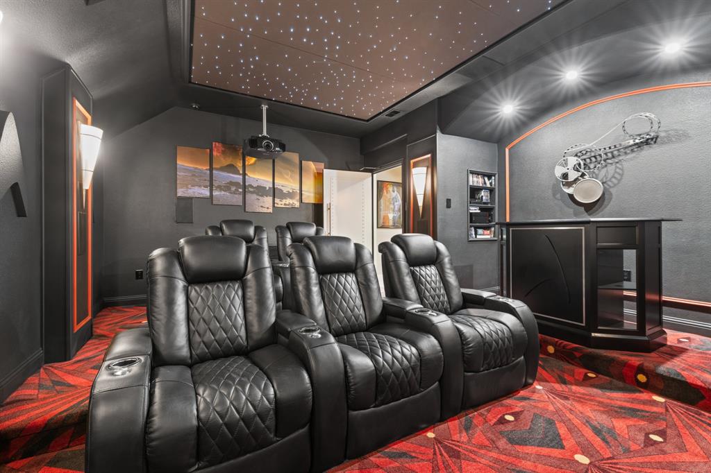 4711 Taylor Lane Grapevine, TX 76051 - Photo 22 of 31 a living room with furniture