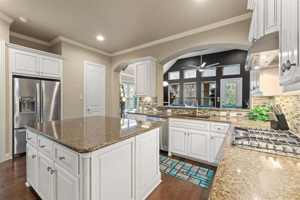 4711 Taylor Lane Grapevine, TX 76051 - Photo 10 of 31 a large white kitchen with a large window