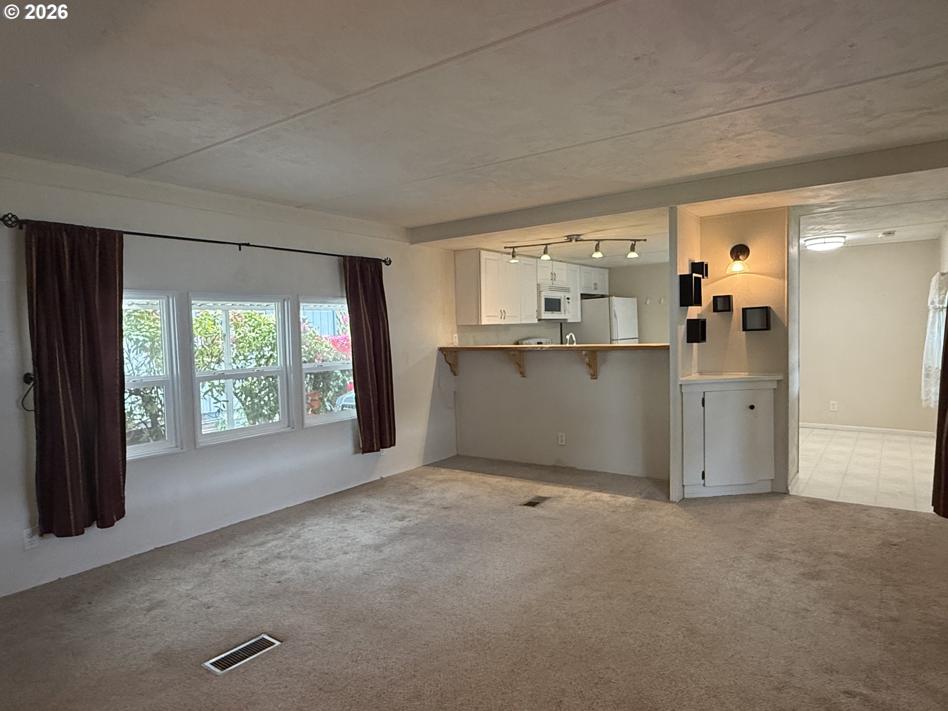 5335 Main Street, Unit 10 Springfield, OR 97478 - Photo 6 of 35 Living Room