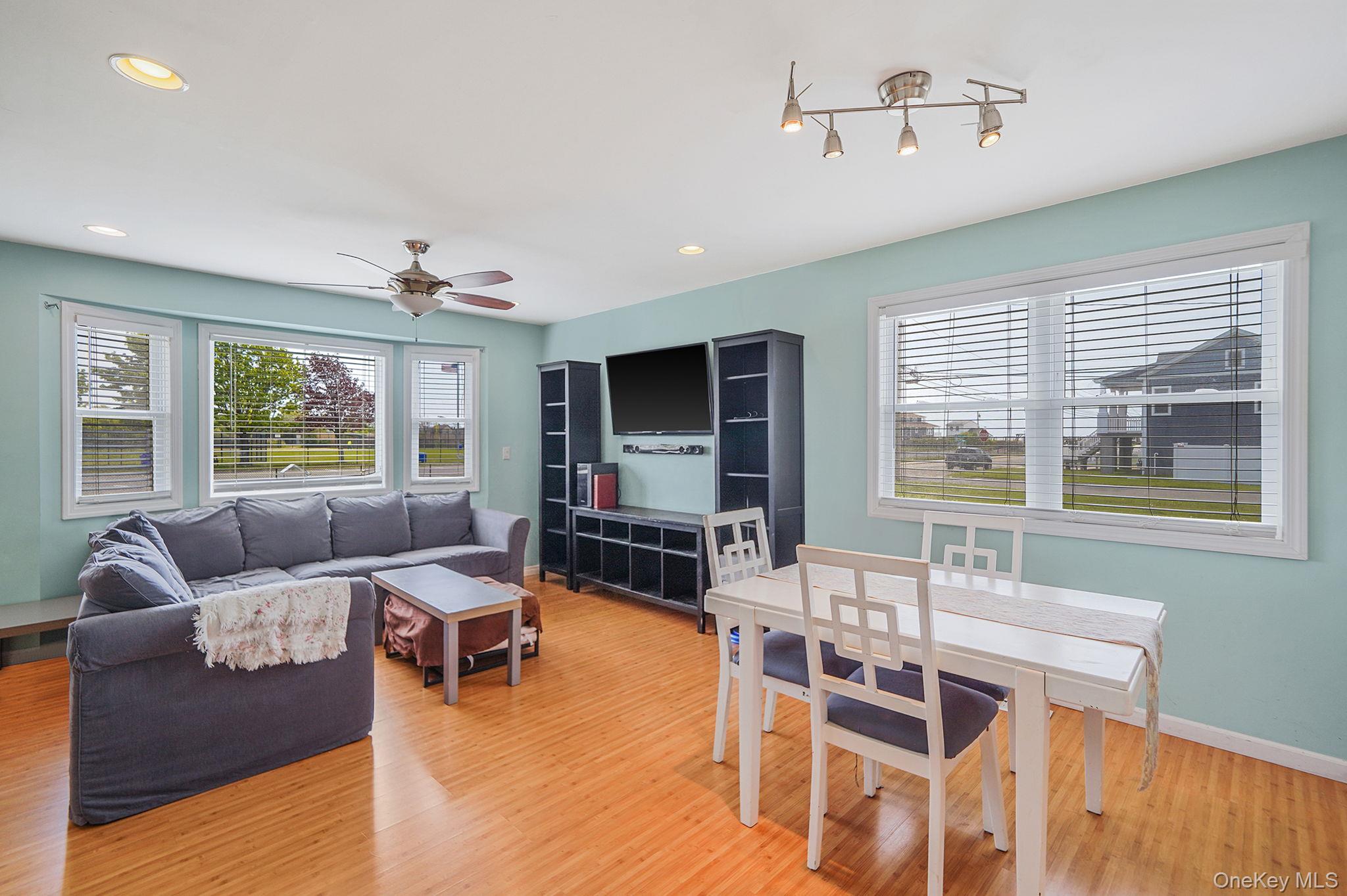 374 Rider Avenue Patchogue, NY 11772 - Photo 5 of 24