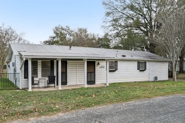 $399,000 | 902 Turney Street, Smithville, TX 78957