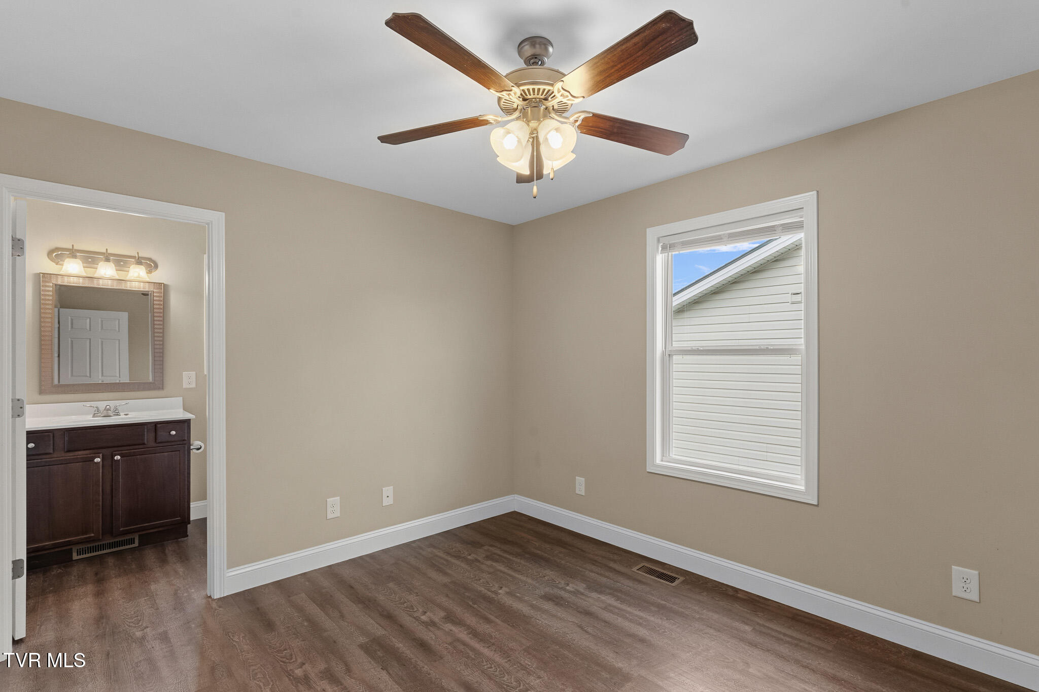 2927 Watauga Road, Unit 7 Johnson City, TN 37601 - Photo 13 of 16 Watauga u37 11
