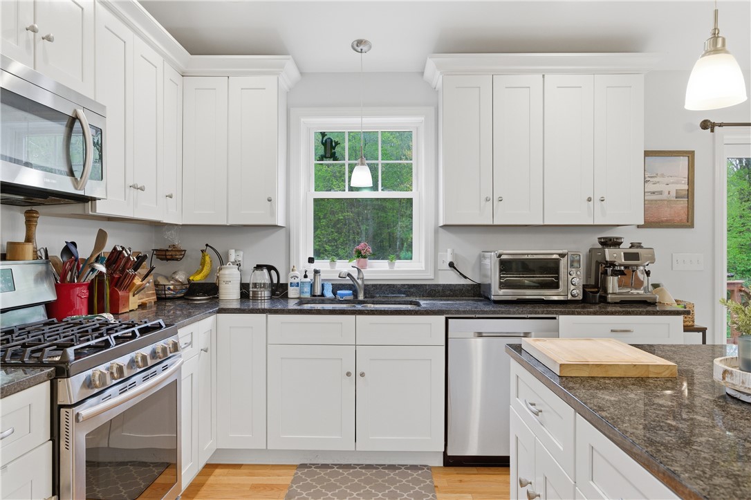 7 Pine Orchard Road Glocester, RI 02814 - Photo 10 of 39
