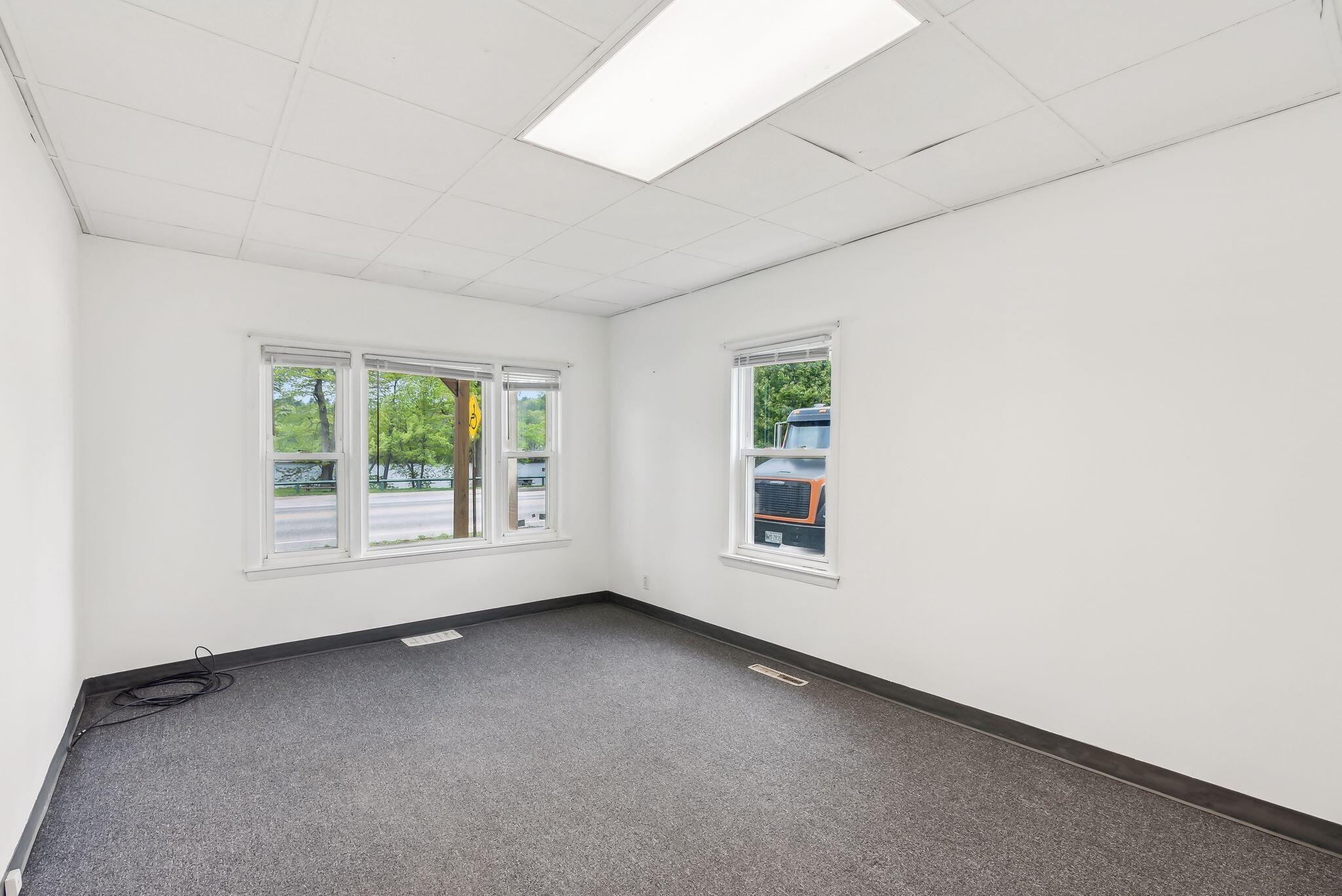 520 Lincoln Street Lewiston, ME 04240 - Photo 21 of 36 Unit # 1 Living Room