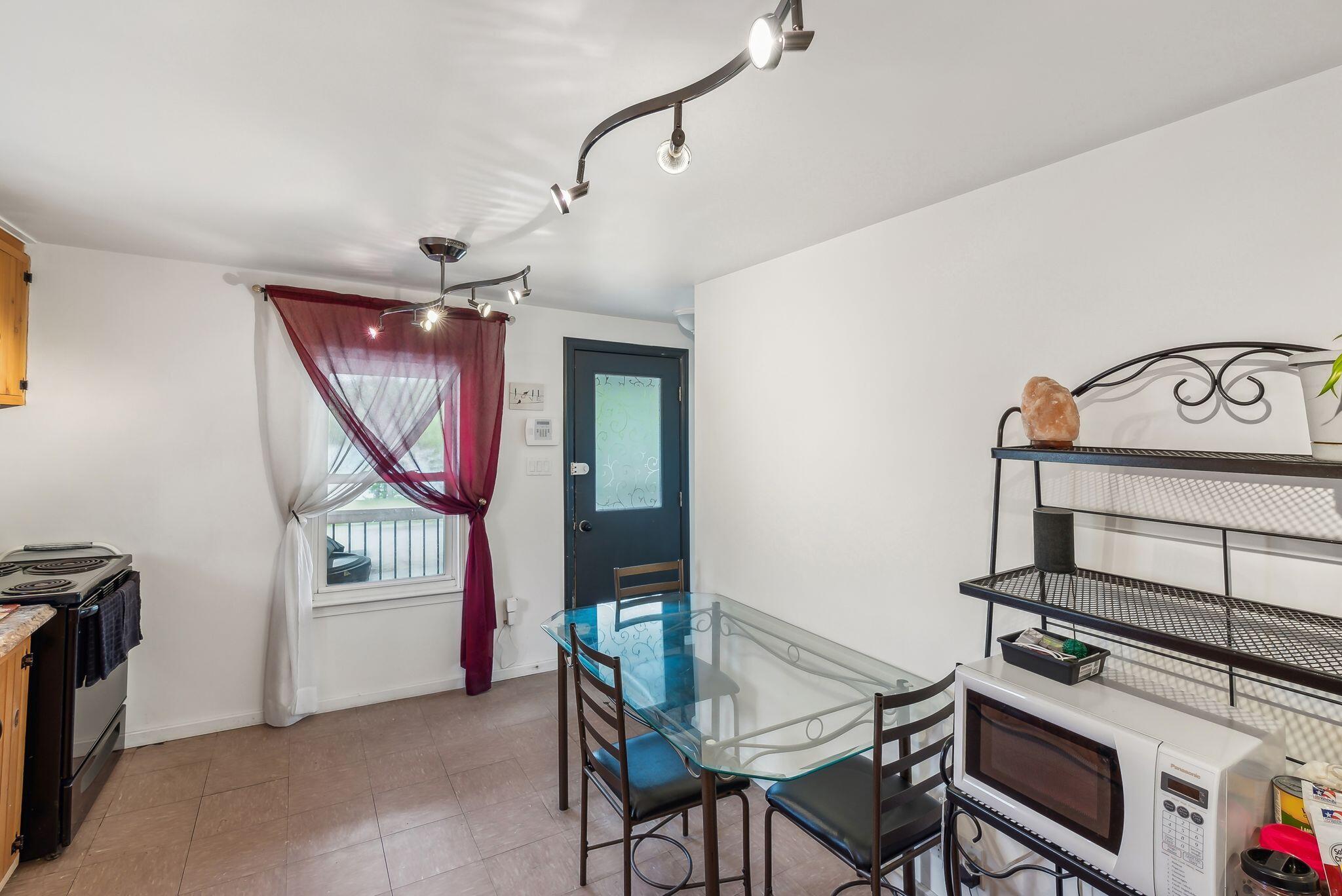 520 Lincoln Street Lewiston, ME 04240 - Photo 5 of 36 Unit #2 Kitchen