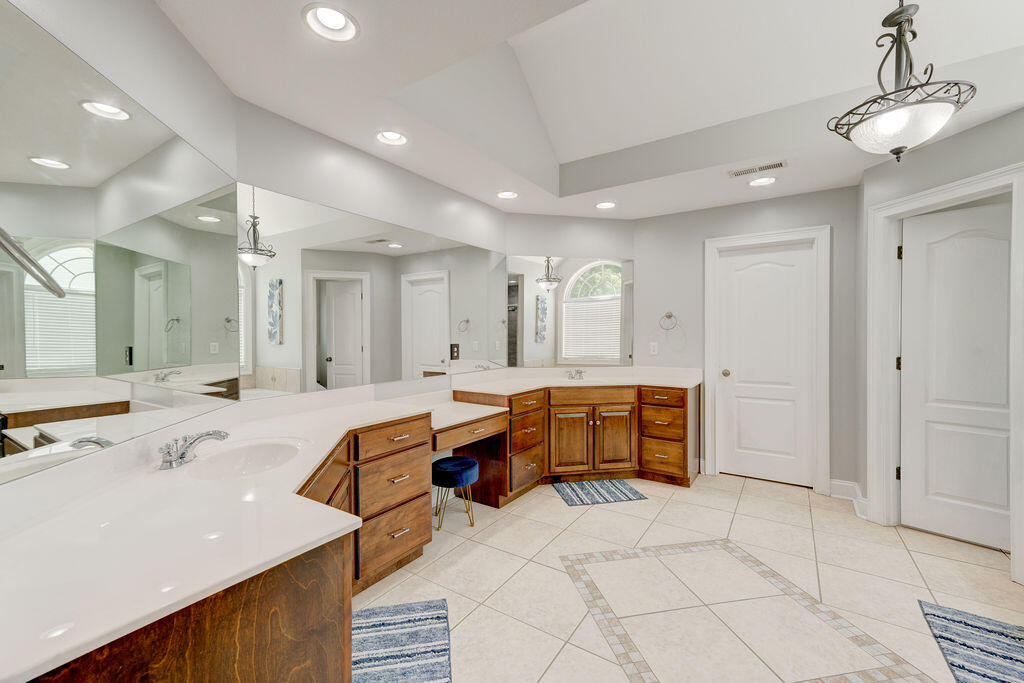 155 Grandview Point Ringgold, GA 30736 - Photo 17 of 70 Primary Bathroom