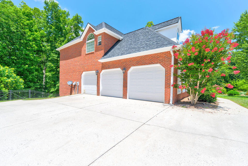 155 Grandview Point Ringgold, GA 30736 - Photo 38 of 70 3 Car Garage