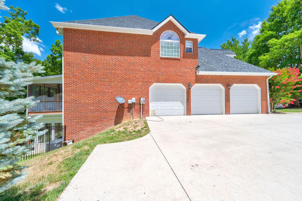 155 Grandview Point Ringgold, GA 30736 - Photo 49 of 70 3 Car Garage