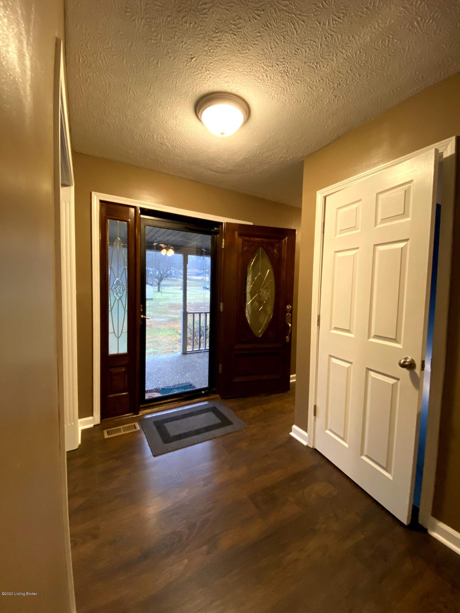 10207 Keys Ferry Road Fairdale, KY 40118 - Photo 6 of 58 IMG_0294