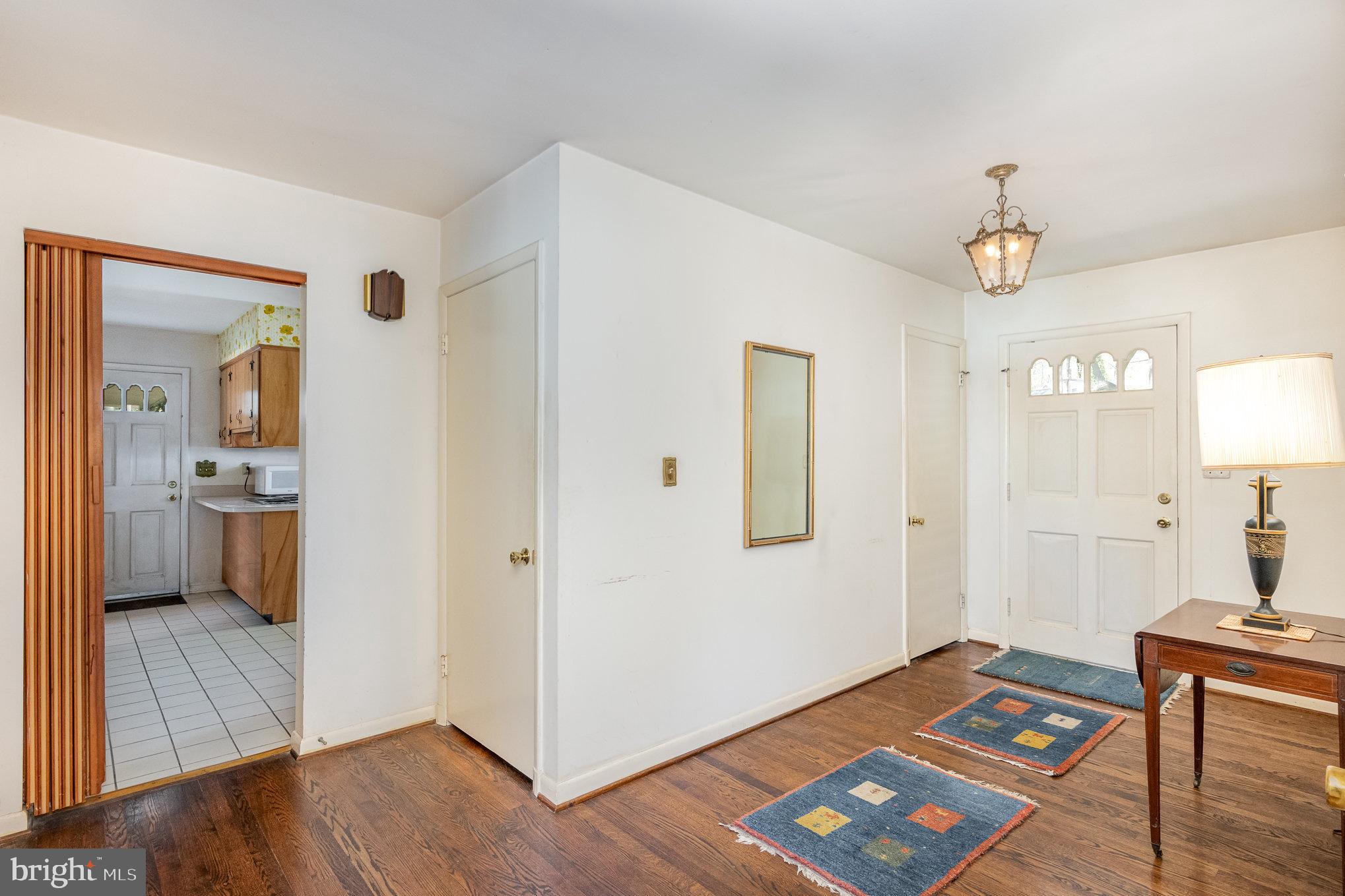 712 West Timonium Road Lutherville-Timonium, MD 21093 - Photo 2 of 42 Foyer