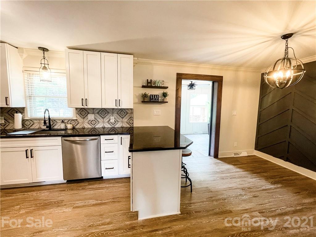 6437 Pleasant Grove Road Charlotte, NC 28216 - Photo 11 of 38 Gallery Image 11