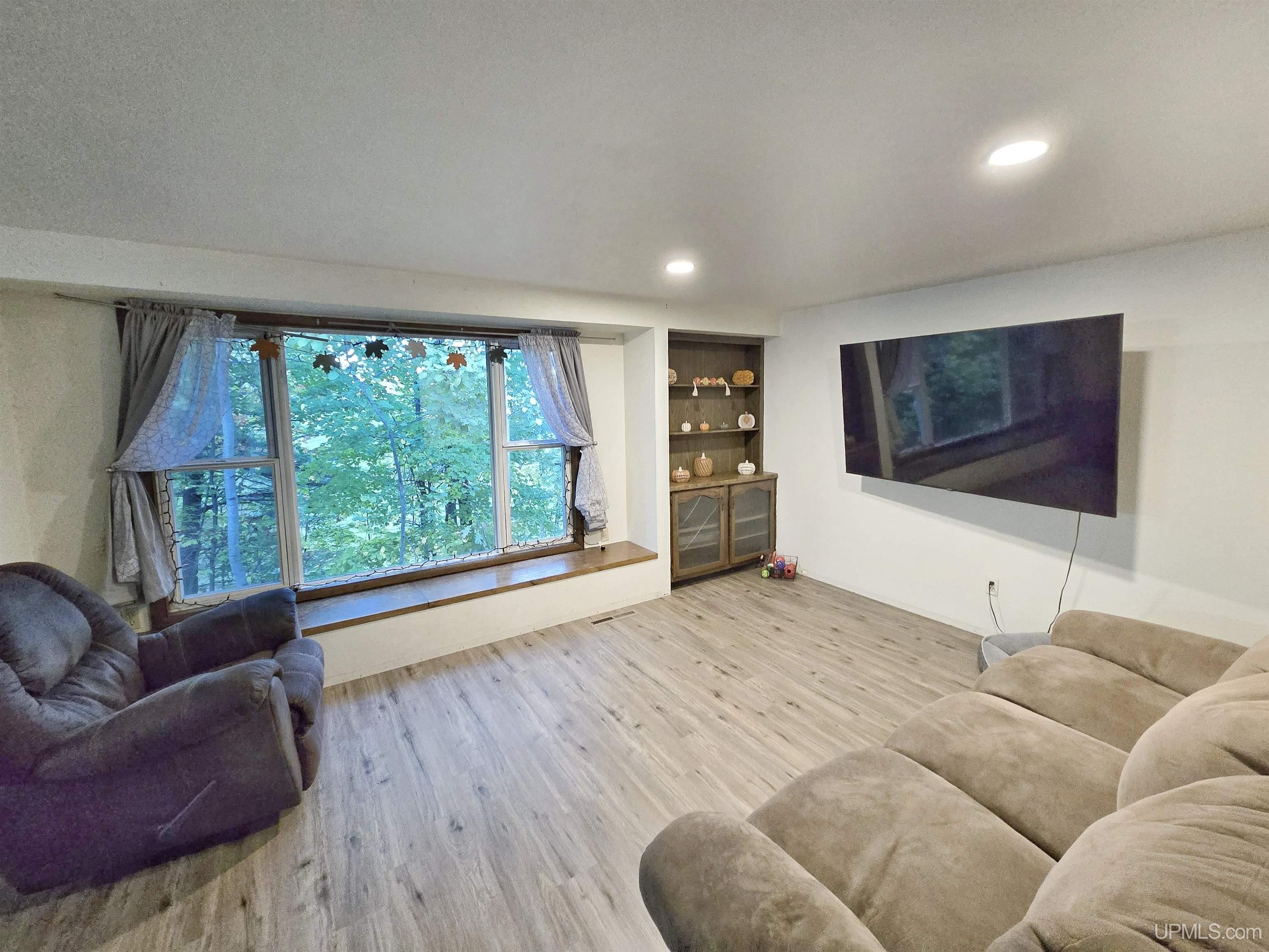659 Roosevelt Road Niagara, WI 54151 - Photo 10 of 40