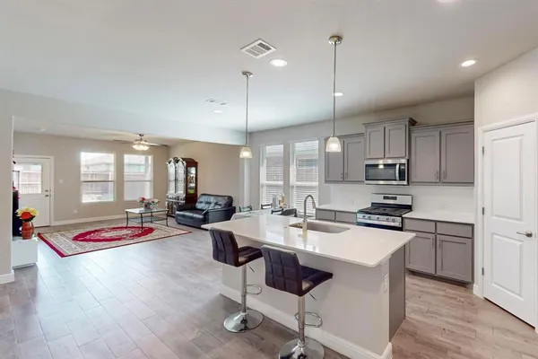 $2,350 | 224 Oldcastle Way, Fort Worth, TX 76052