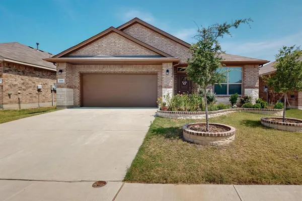 $2,350 | 224 Oldcastle Way, Fort Worth, TX 76052
