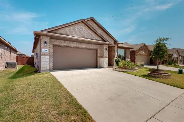$2,350 | 224 Oldcastle Way, Fort Worth, TX 76052