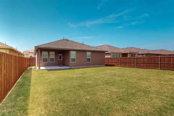 $2,350 | 224 Oldcastle Way, Fort Worth, TX 76052