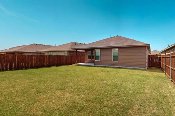 $2,350 | 224 Oldcastle Way, Fort Worth, TX 76052
