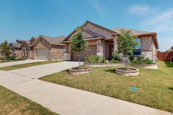 $2,350 | 224 Oldcastle Way, Fort Worth, TX 76052