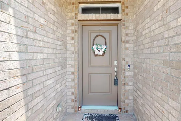 $2,350 | 224 Oldcastle Way, Fort Worth, TX 76052