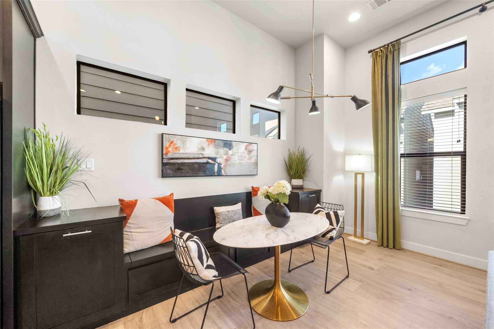 2616 Riverside Drive, Unit M Houston, TX 77004 - Photo 13 of 28 a dining room with furniture and window