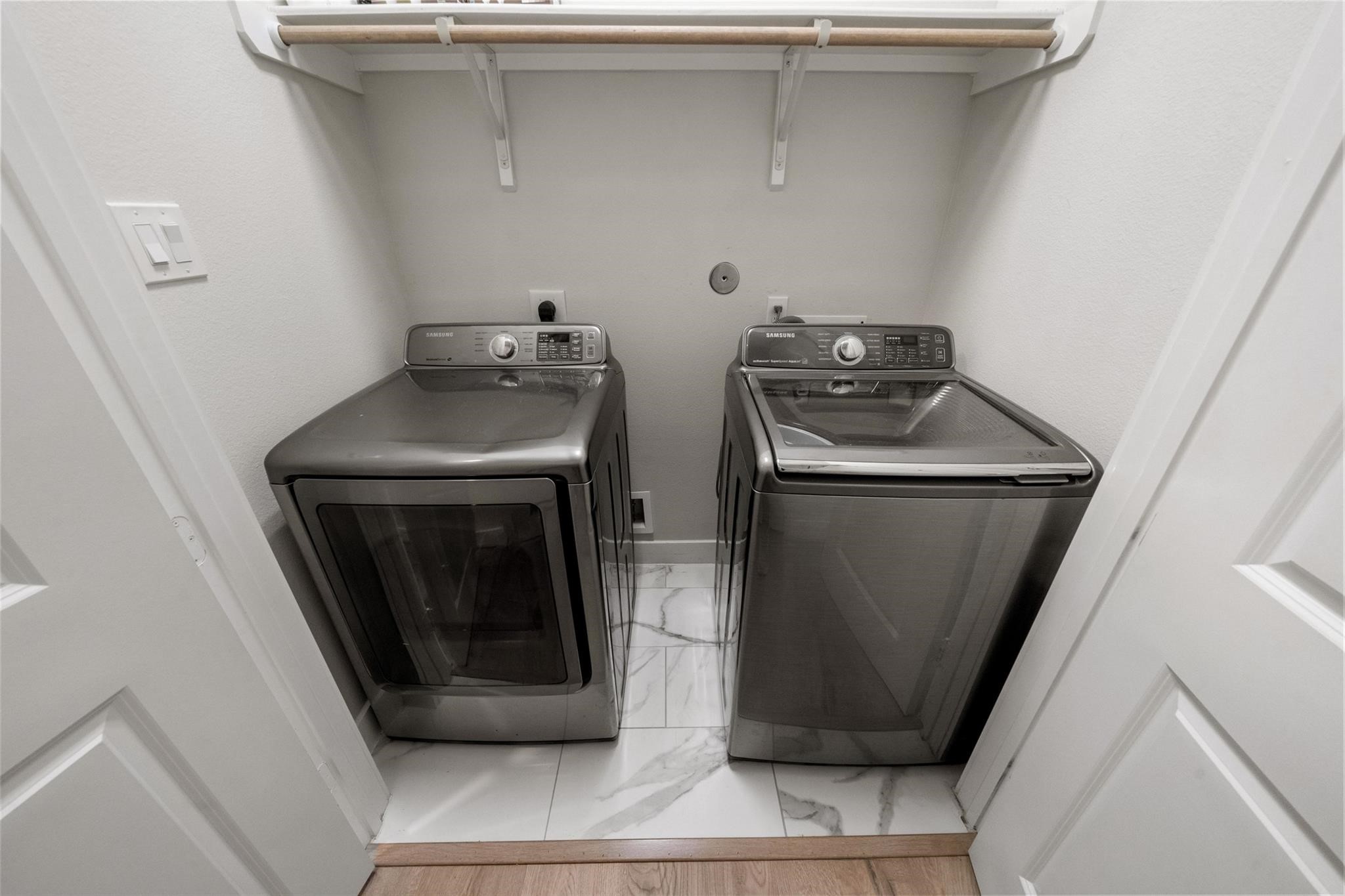 2616 Riverside Drive, Unit M Houston, TX 77004 - Photo 25 of 28 a utility room with dryer and washer