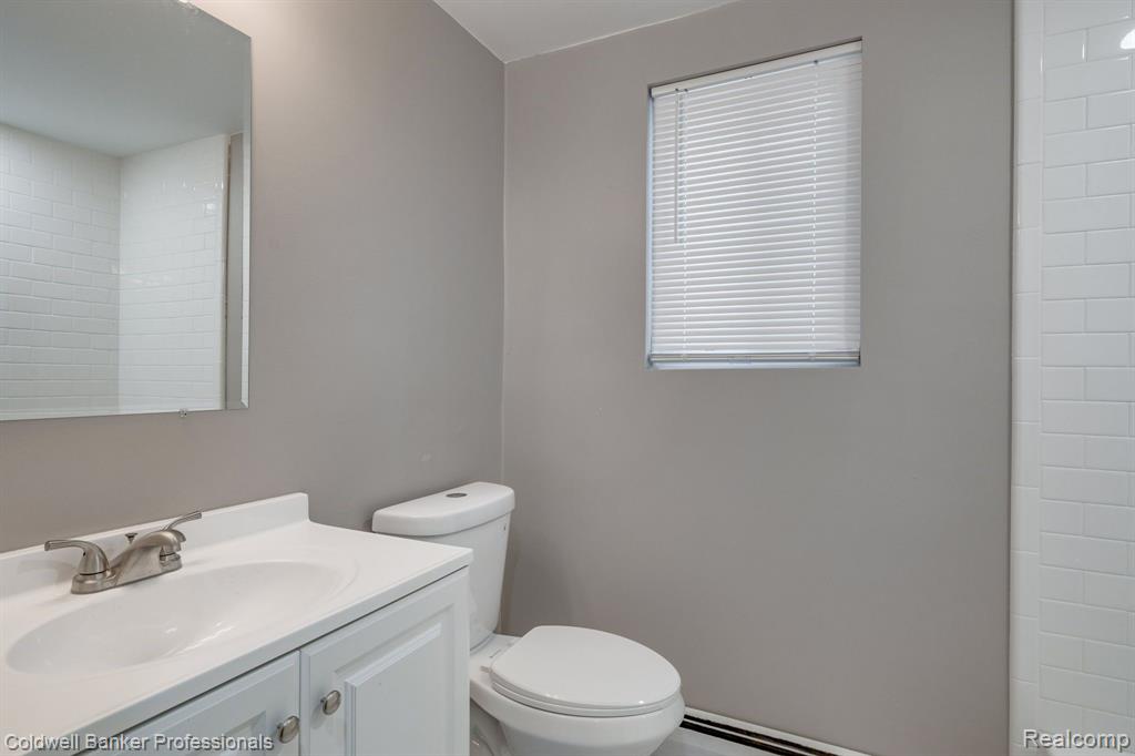 38 3rd Street, Unit 3 Mount Clemens, MI 48043 - Photo 11 of 14