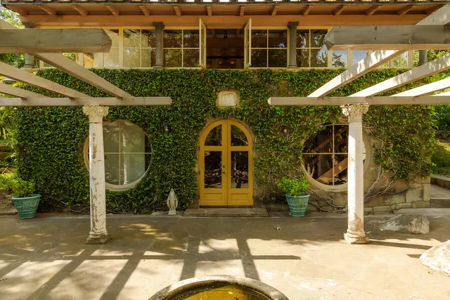 $15,995,000 | 405 Toro Canyon Road, Carpinteria, CA 93013