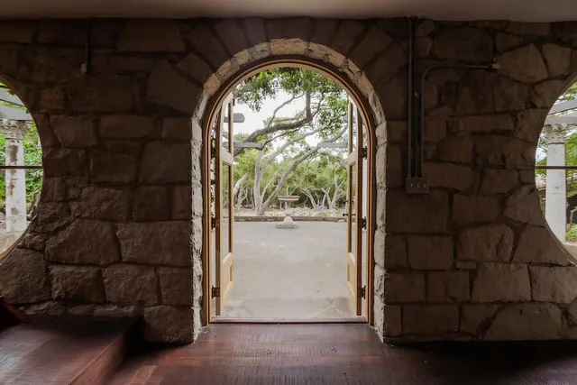 $15,995,000 | 405 Toro Canyon Road, Carpinteria, CA 93013