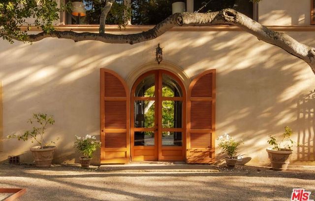 $15,995,000 | 405 Toro Canyon Road, Carpinteria, CA 93013