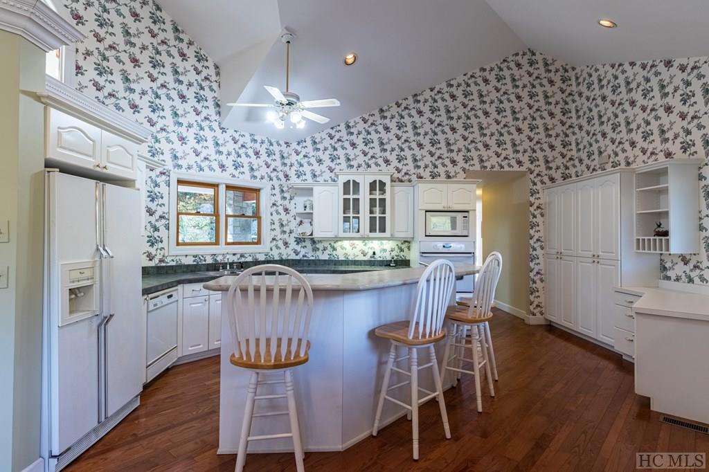 2018 Falcon Ridge Highlands, NC 28741 - Photo 17 of 49 Gallery Image 17