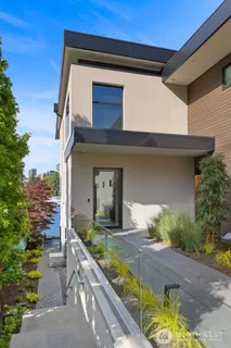 $11,700,000 | 9810 Southeast Shoreland Drive, Bellevue, WA 98004