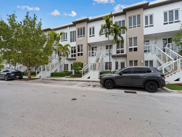 $570,000 | 10265 Northwest 63rd Terrace, Unit 205, Doral, FL 33178