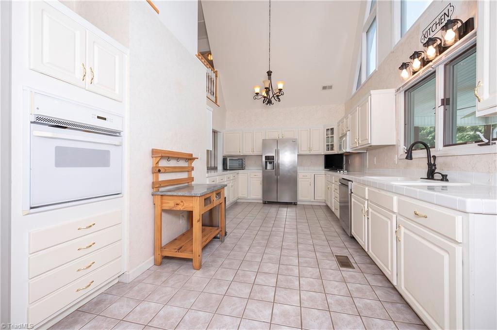 6355 Styers Ferry Road Clemmons, NC 27012 - Photo 5 of 45 Kitchen - Personal Property has been photoshopped out of picture
