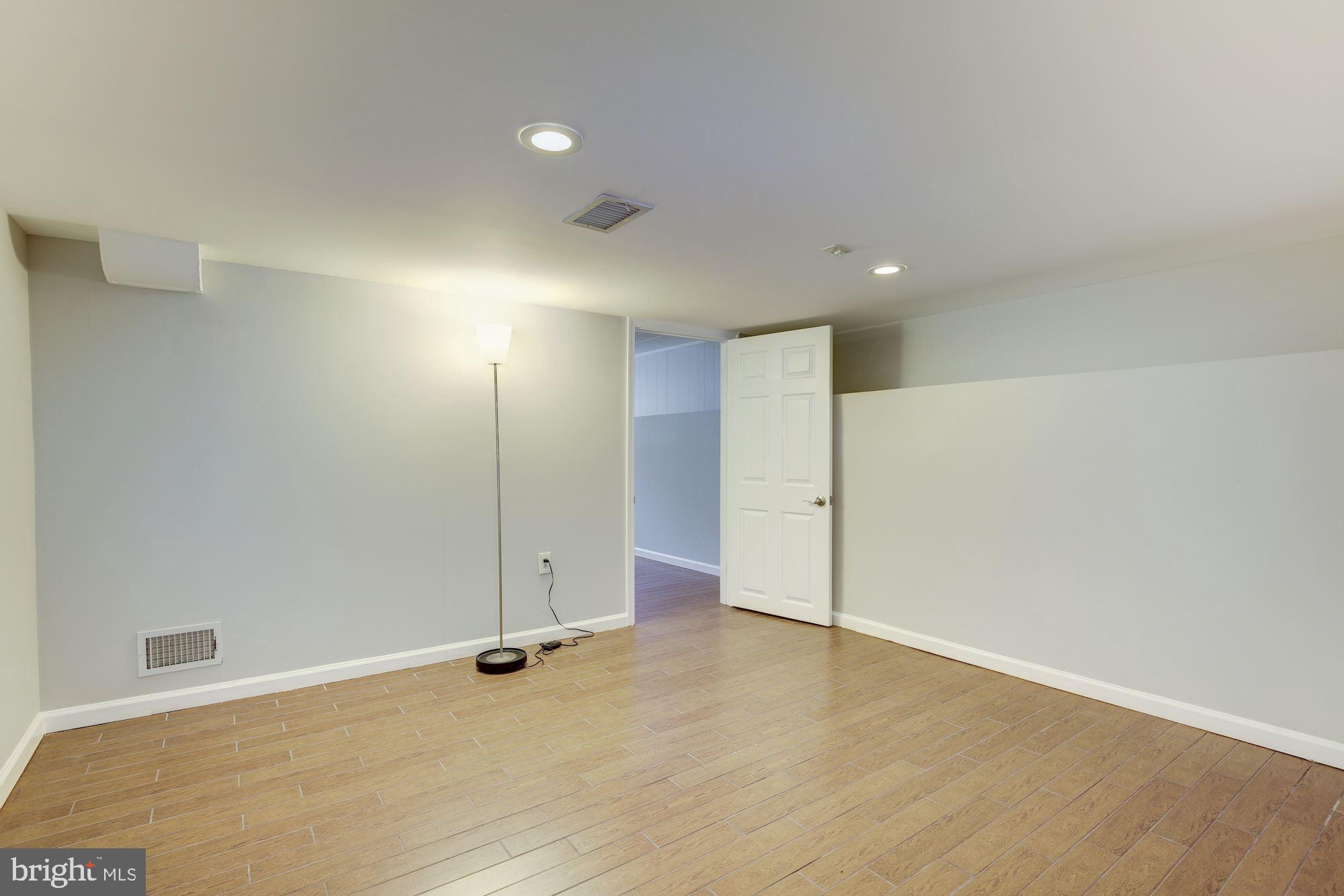 211 Adclare Road Rockville, MD 20850 - Photo 18 of 26 Gallery Image 18
