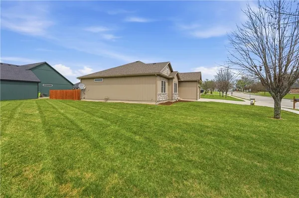 $435,000 | 2500 Burris Drive, Harrisonville, MO 64701