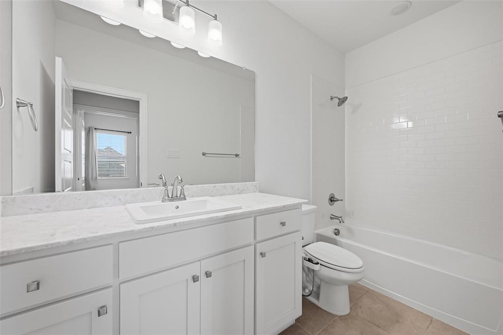 4624 Piedras Lanzar Drive McKinney, TX 75070 - Photo 16 of 20 a view of bathroom with a sink a toilet and a bathtub