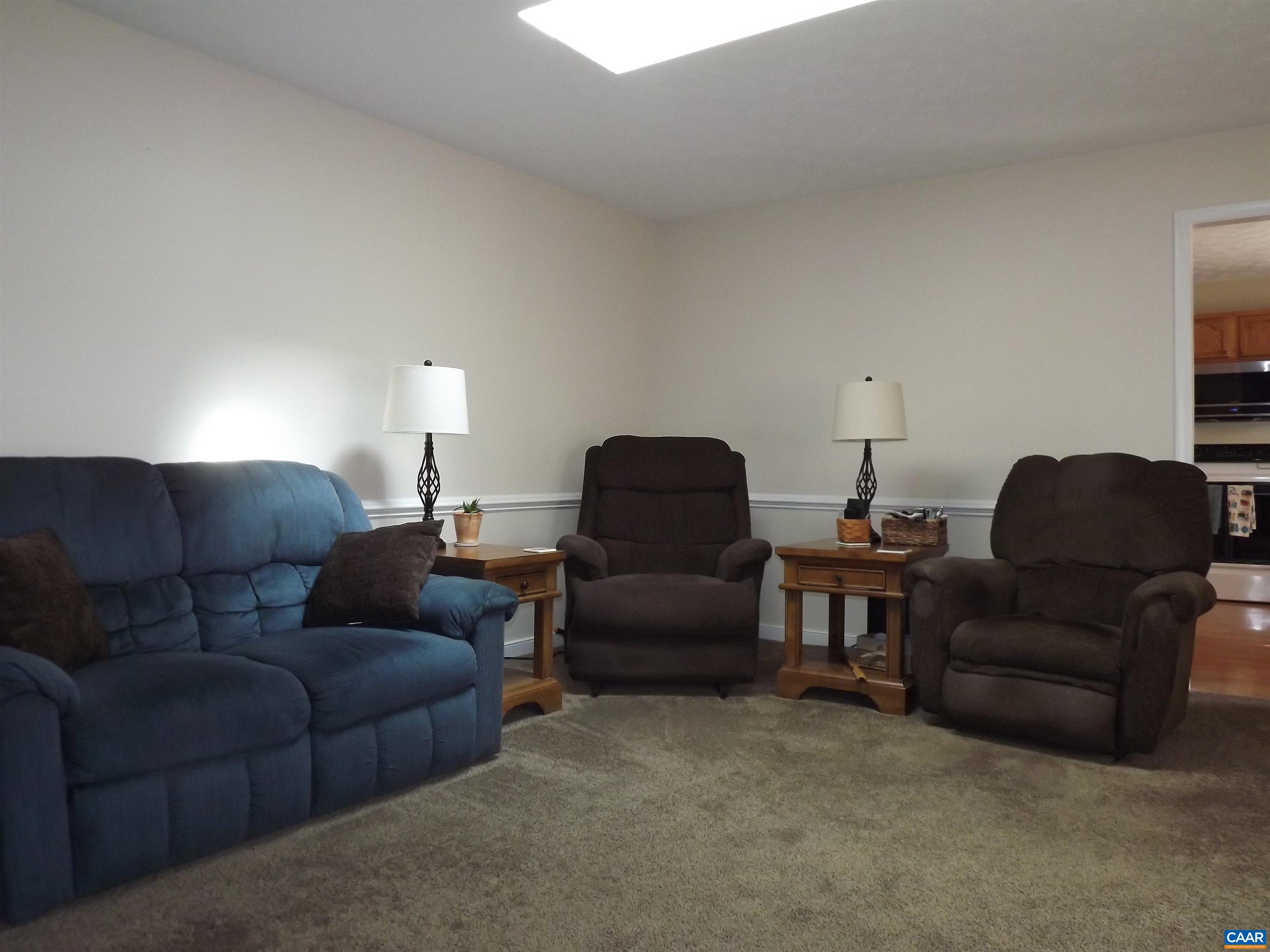 16 Powhatan Road Palmyra, VA 22963 - Photo 13 of 30 a living room with furniture and a lamp