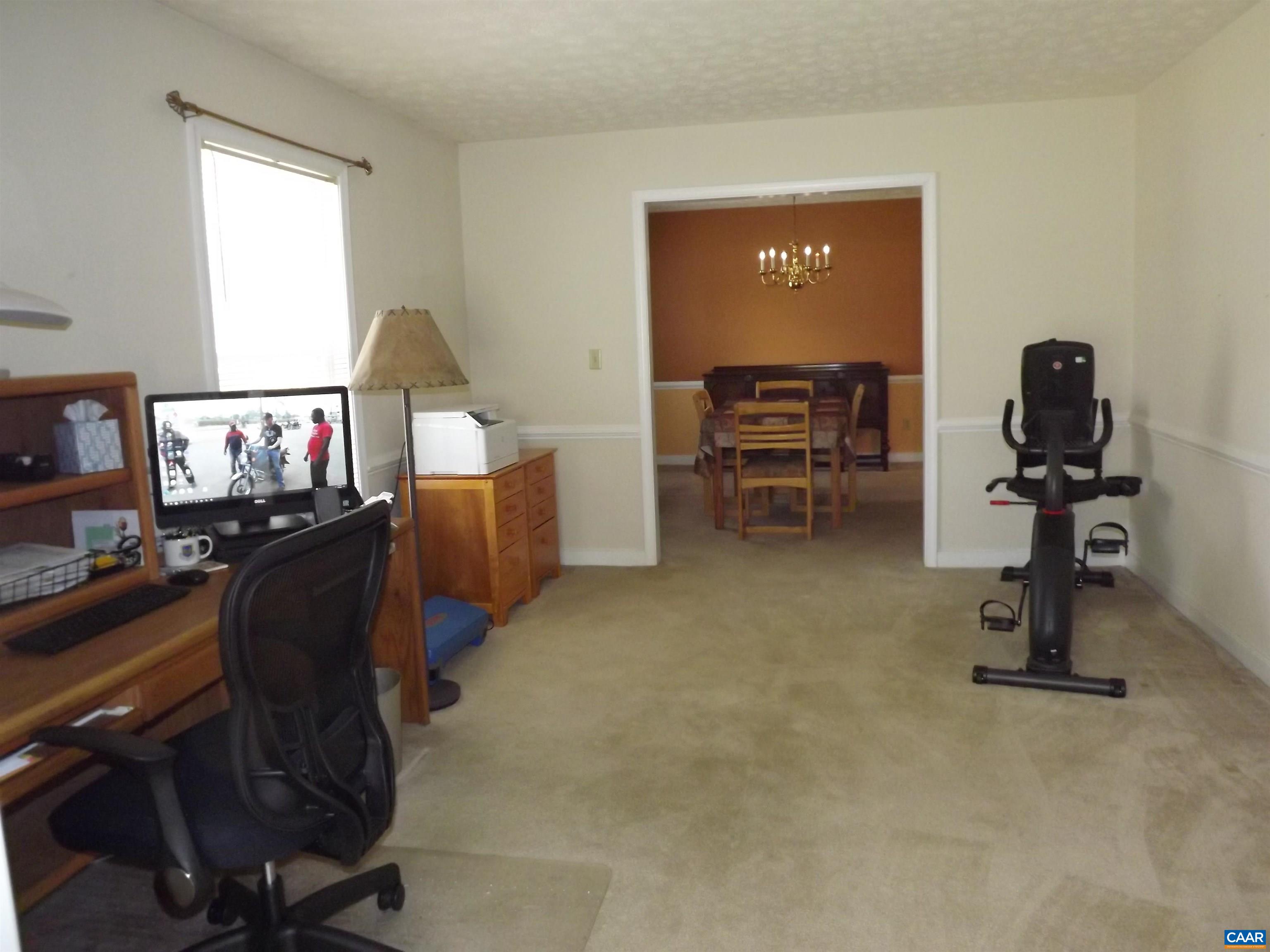 16 Powhatan Road Palmyra, VA 22963 - Photo 14 of 30 a workspace with furniture and window