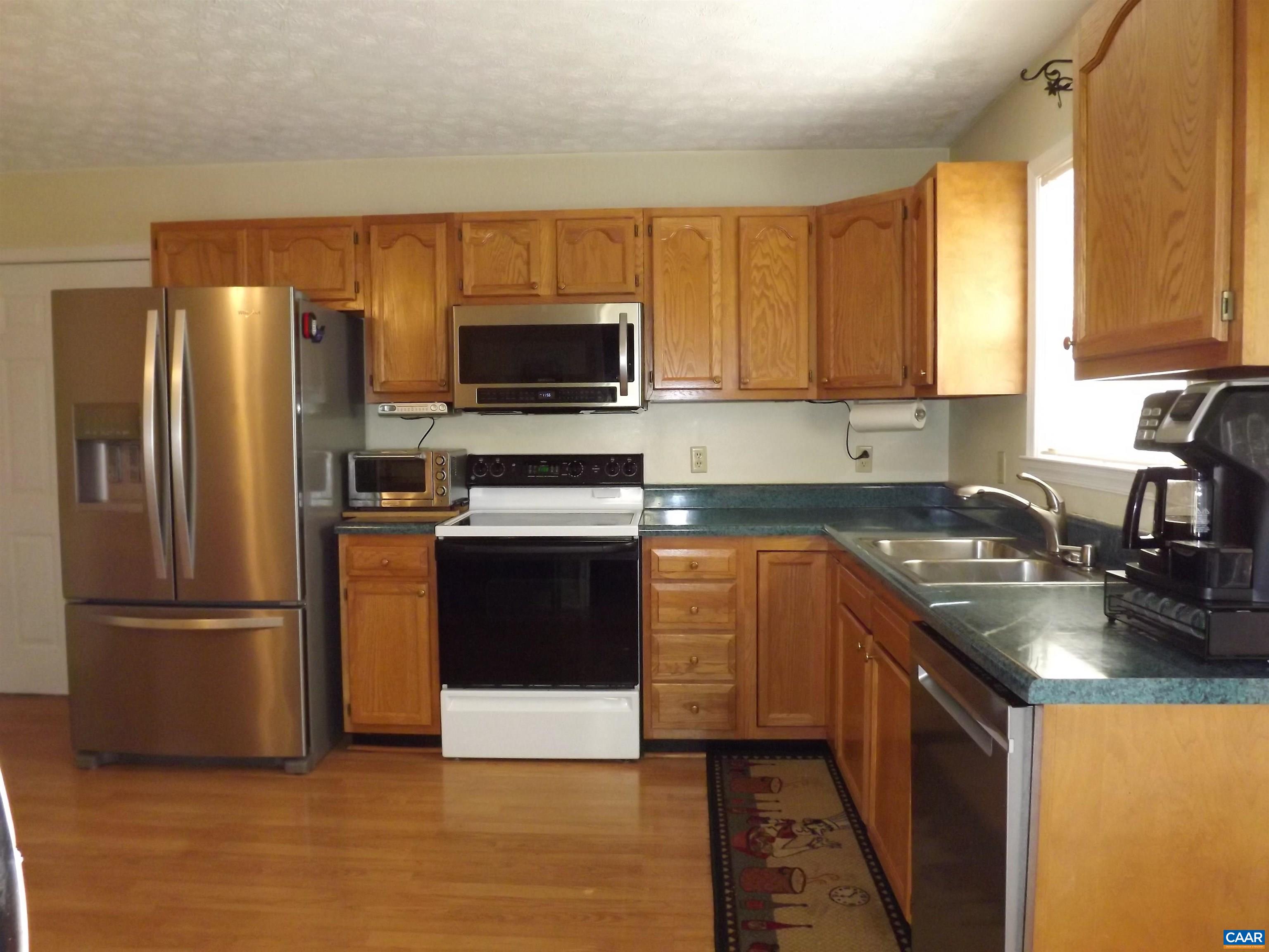 16 Powhatan Road Palmyra, VA 22963 - Photo 15 of 30 a kitchen with a refrigerator stove and microwave