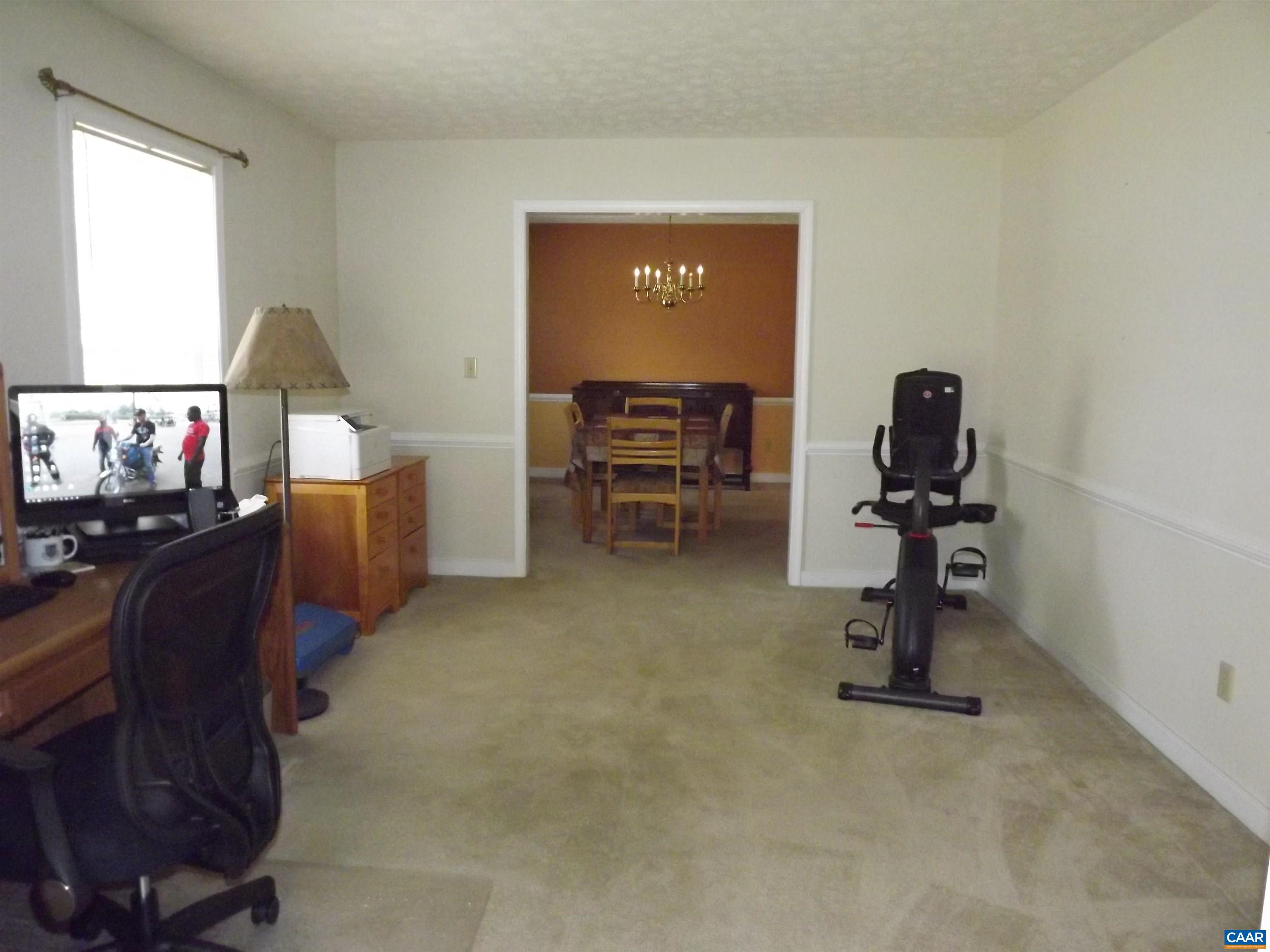 16 Powhatan Road Palmyra, VA 22963 - Photo 18 of 30 a living room with furniture and a window