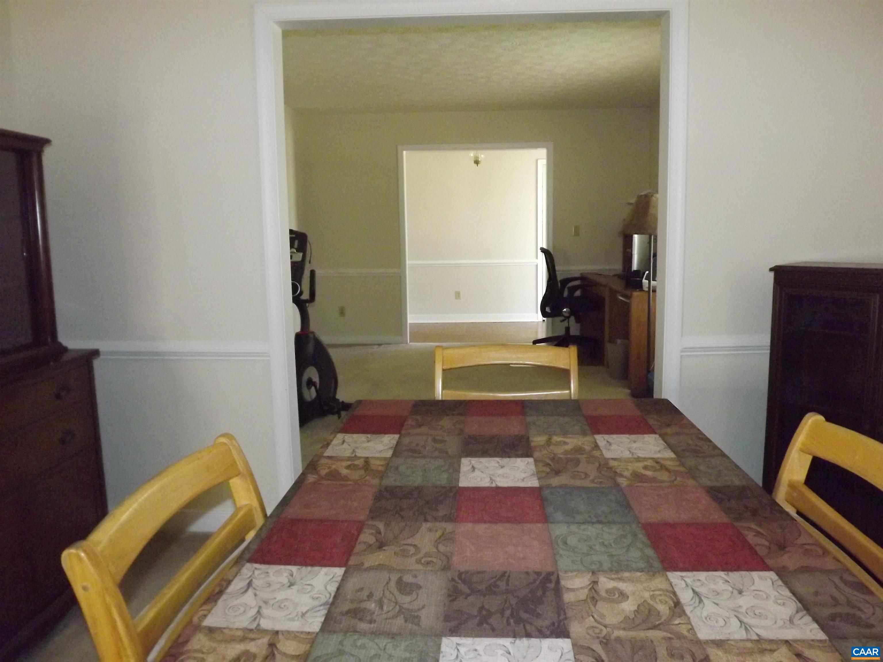 16 Powhatan Road Palmyra, VA 22963 - Photo 19 of 30 a view of bathroom with a rug and a rug
