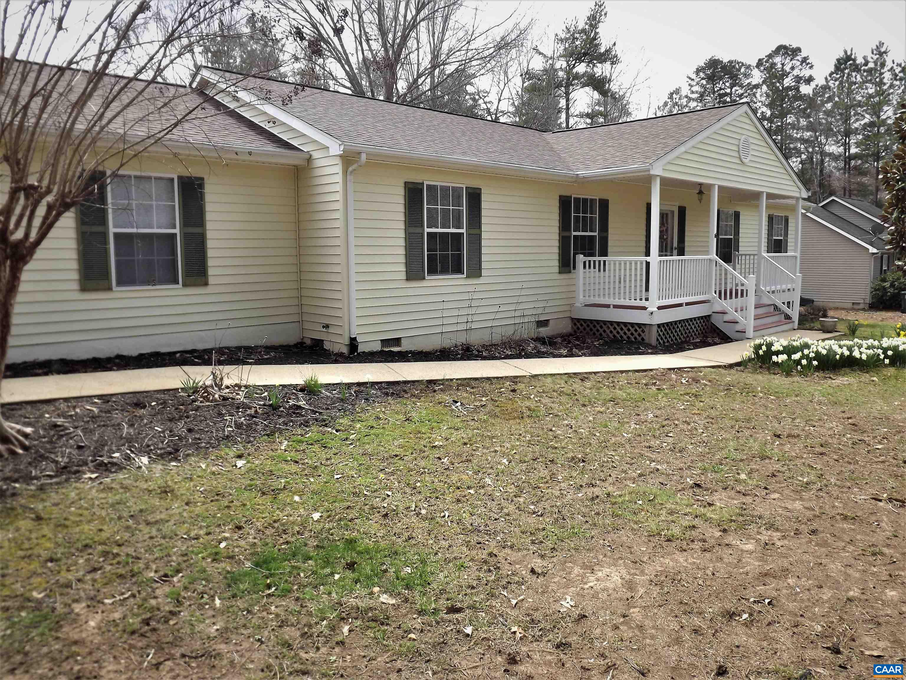 16 Powhatan Road Palmyra, VA 22963 - Photo 3 of 30 a view of a house with a yard
