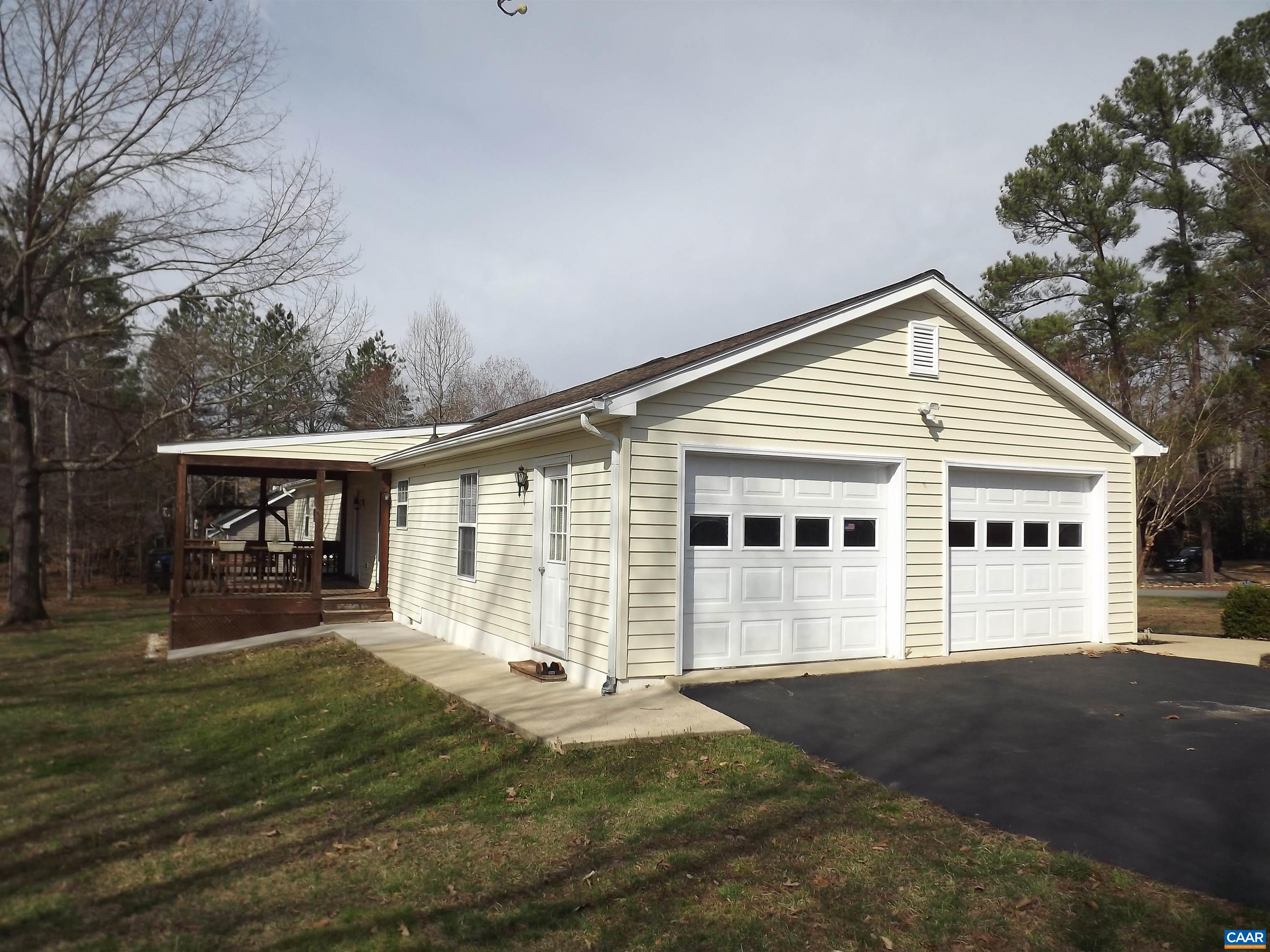 16 Powhatan Road Palmyra, VA 22963 - Photo 4 of 30 a front view of a house with a yard and garage