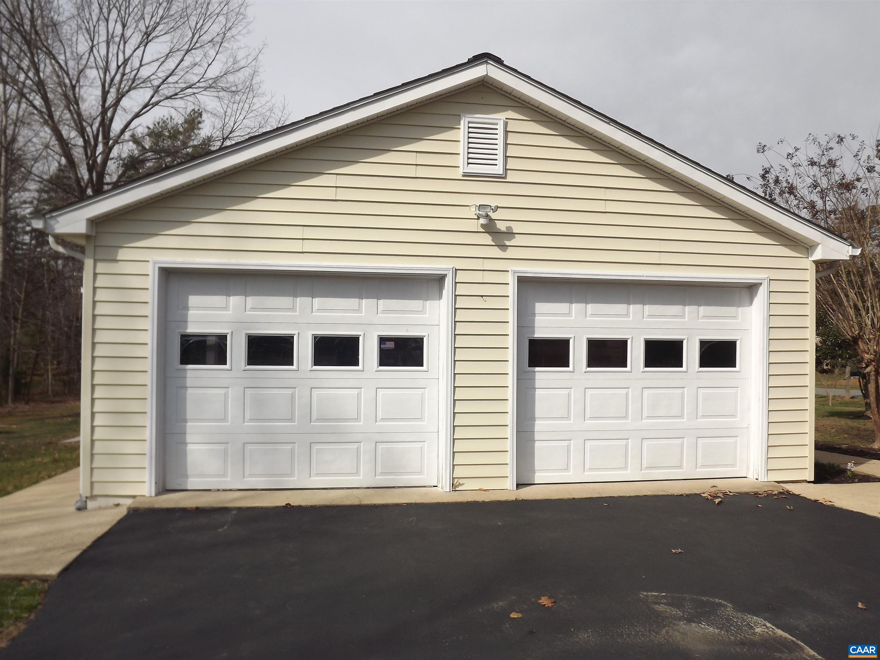 16 Powhatan Road Palmyra, VA 22963 - Photo 5 of 30 a view of a house with a garage